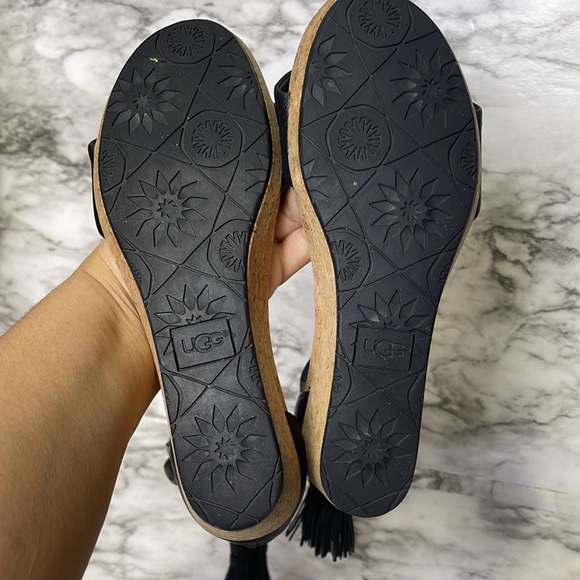 UGG Zoe 2 Wedge Sandals Women’s 6.5 Black Leather Wedge Tassel Zipper Back - Picture 10 of 12